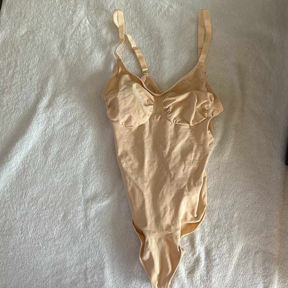 NWOT | SKIMS SCULPTING THONG BODYSUIT | CLAY  S/M